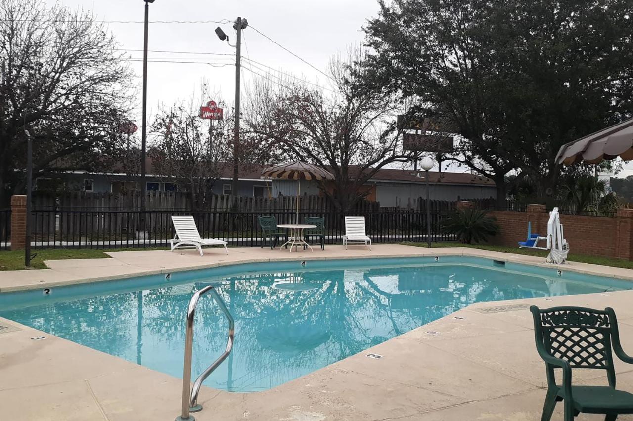 Super Value Inn Valdosta Exterior photo