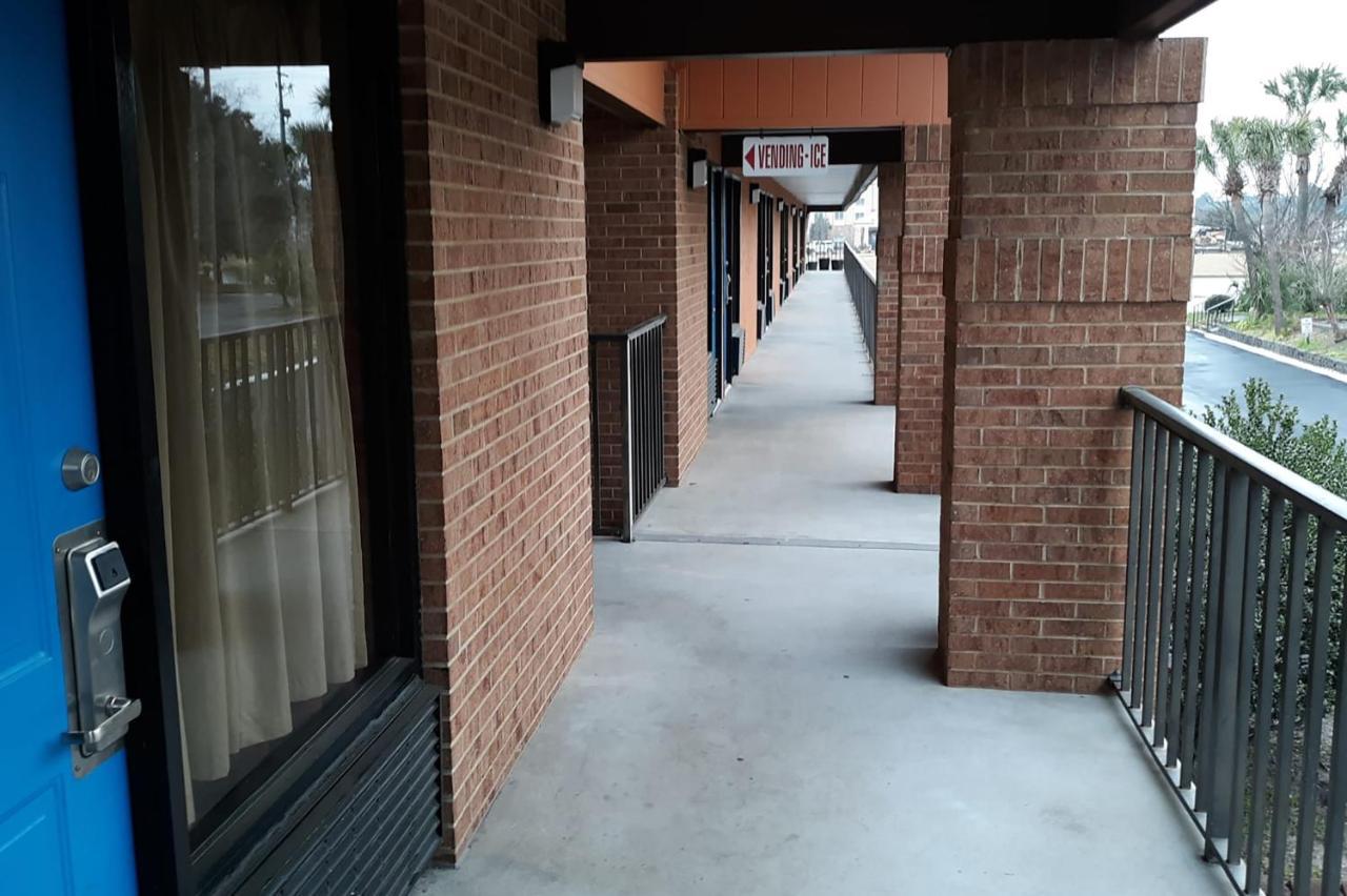 Super Value Inn Valdosta Exterior photo
