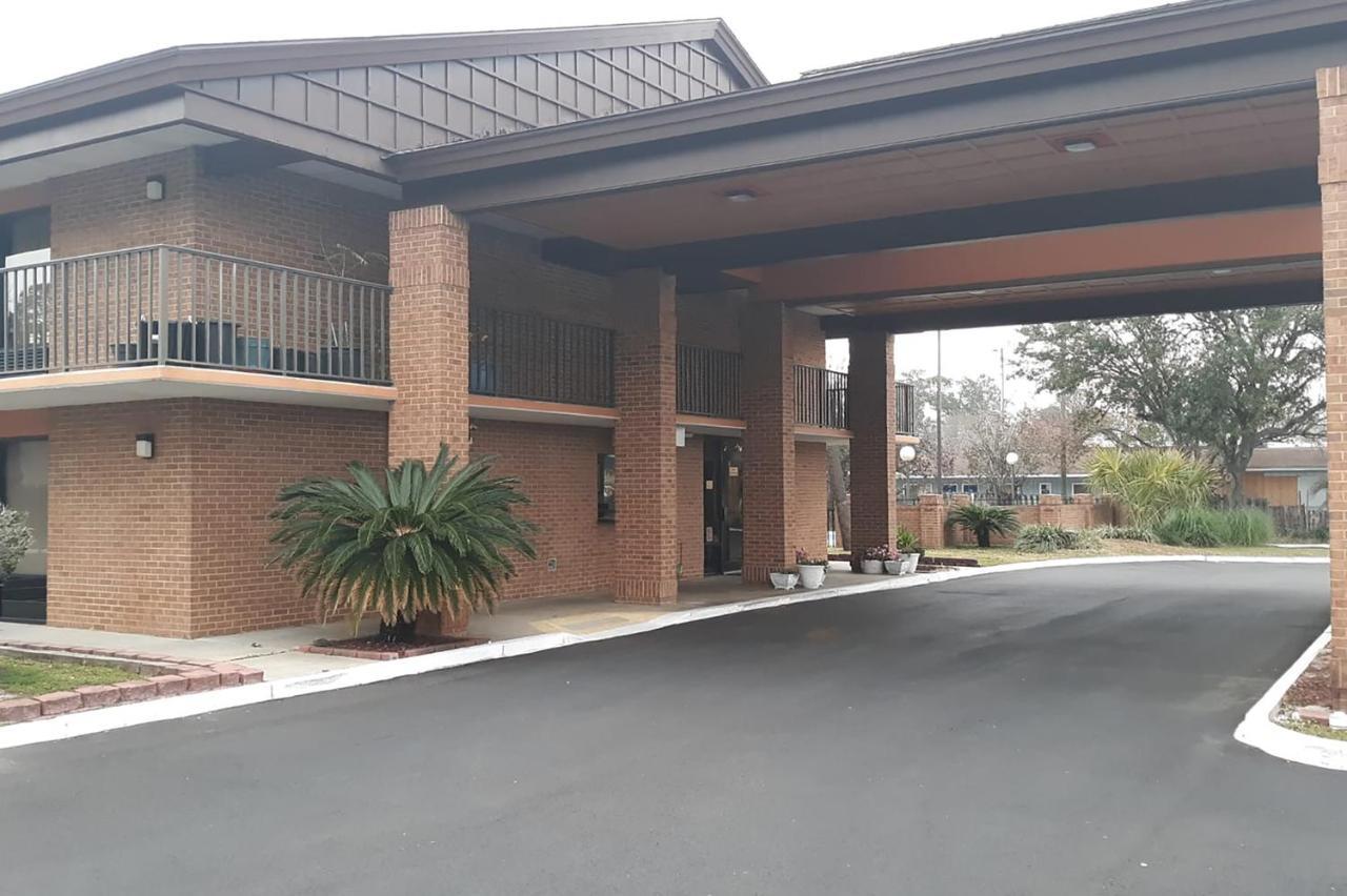 Super Value Inn Valdosta Exterior photo