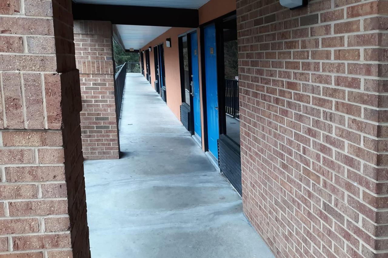 Super Value Inn Valdosta Exterior photo