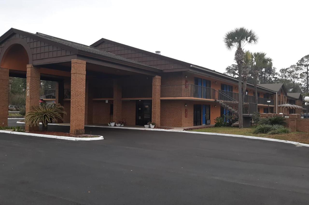 Super Value Inn Valdosta Exterior photo