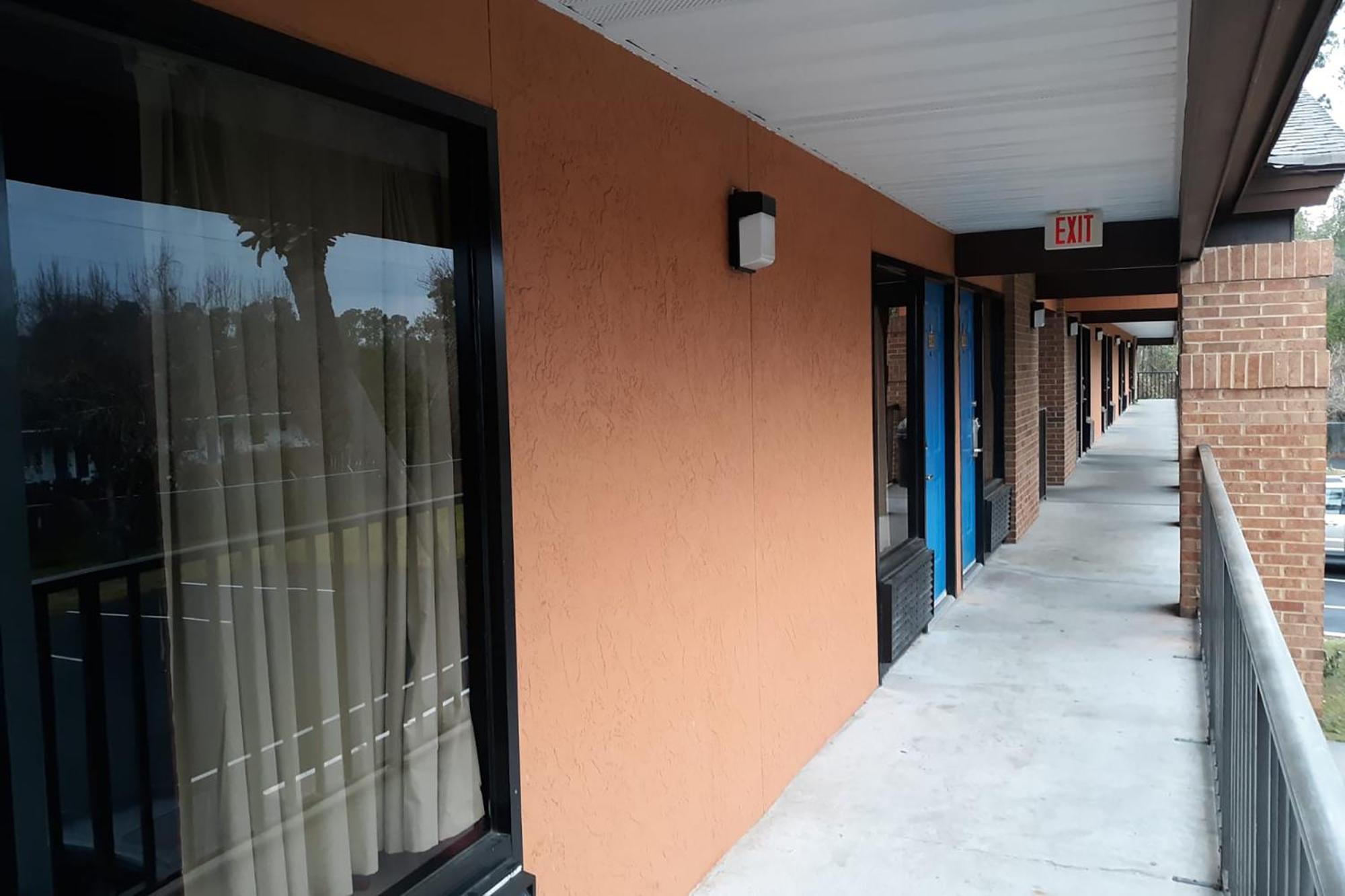 Super Value Inn Valdosta Exterior photo