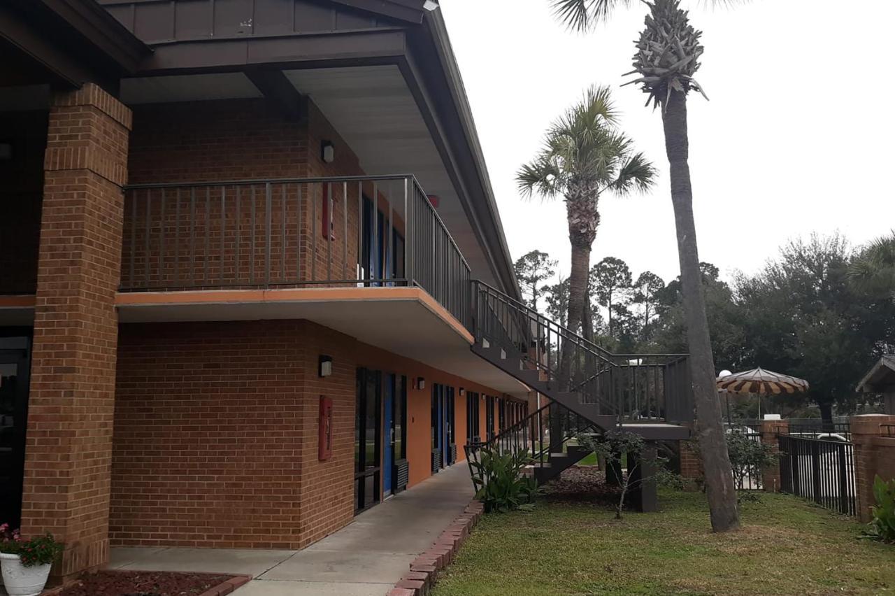 Super Value Inn Valdosta Exterior photo