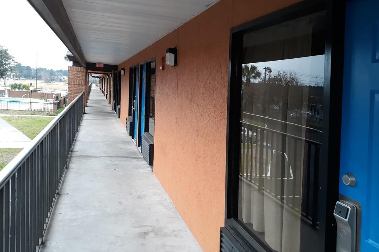Super Value Inn Valdosta Exterior photo
