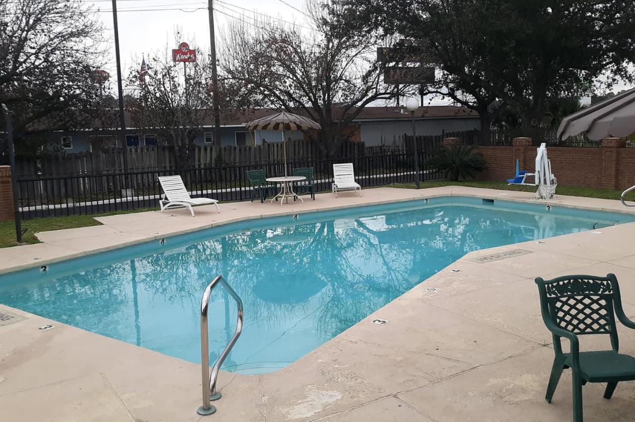 Super Value Inn Valdosta Exterior photo
